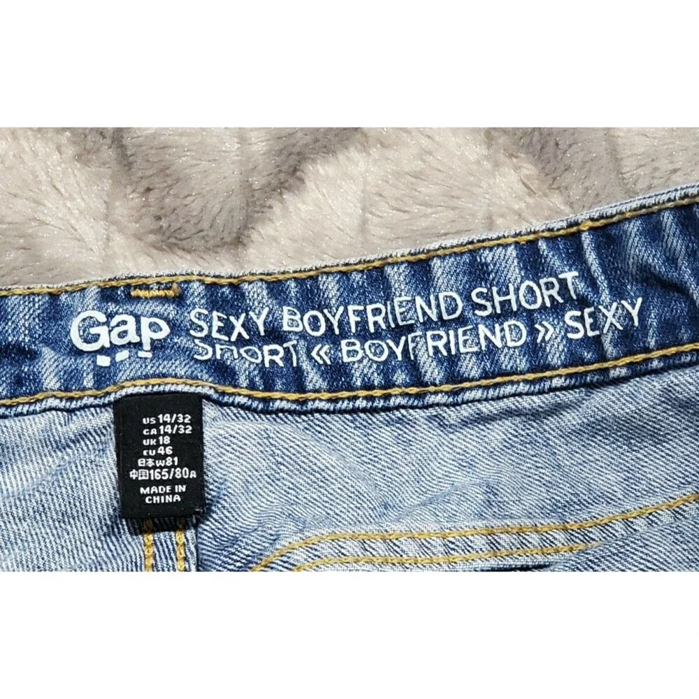 Gap Womens Size 14/32 Sexy Boyfriend Booty Cut Off Distressed Denim Shorts